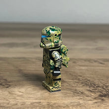 Load image into Gallery viewer, LEGO SW Custom Minifigure: Commando Jungle Camo
