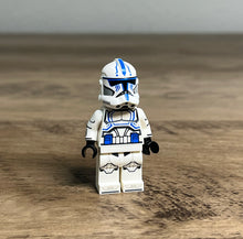 Load image into Gallery viewer, LEGO SW Custom Minifigure: Phase 2 Hardcase
