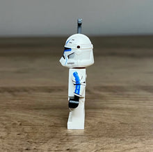 Load image into Gallery viewer, Official LEGO Minifigure: Phase 2 Captain Rex
