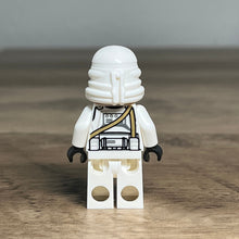 Load image into Gallery viewer, Official LEGO Minifigure: 187th Legion Clone Trooper (Airborne Commander)
