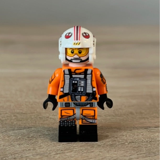Official LEGO Minifigure: Luke Skywalker - Pilot Suit, Printed Arms, Black Boots (UCS)